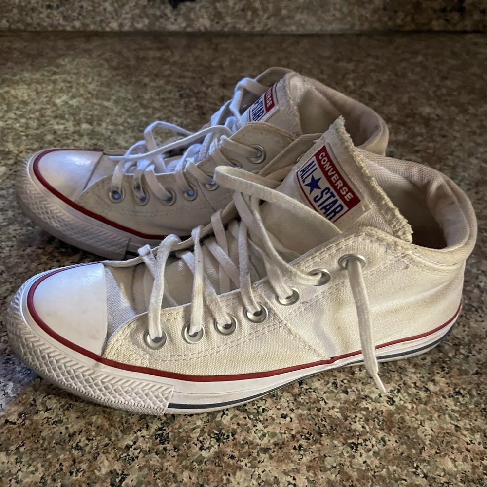 They size 7 woman converse